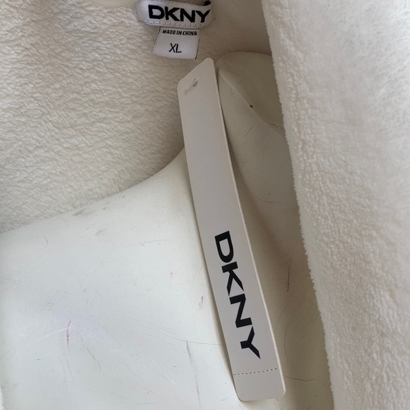 DKNY Ivory White Plush Logo Short Robe - Picture 5 of 6